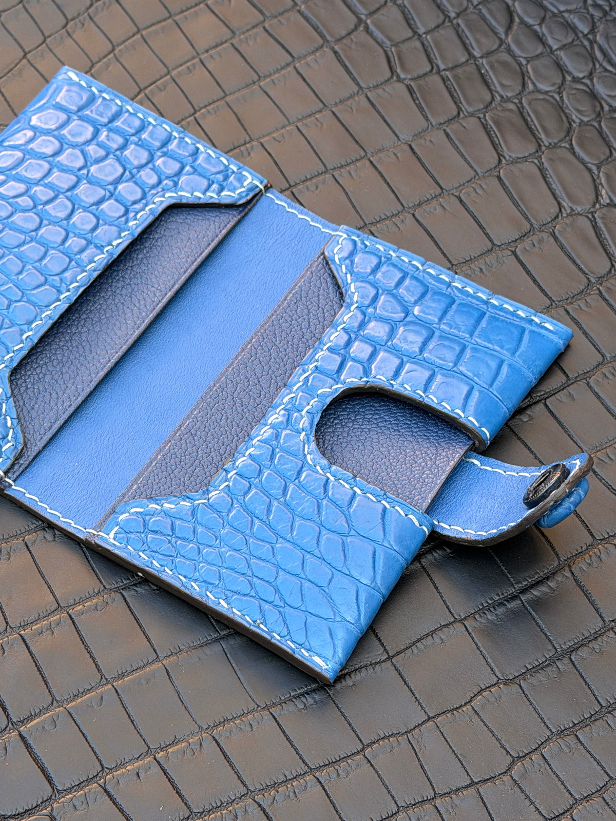 Bifold cardholder Bleu Roi Matte Crocodile