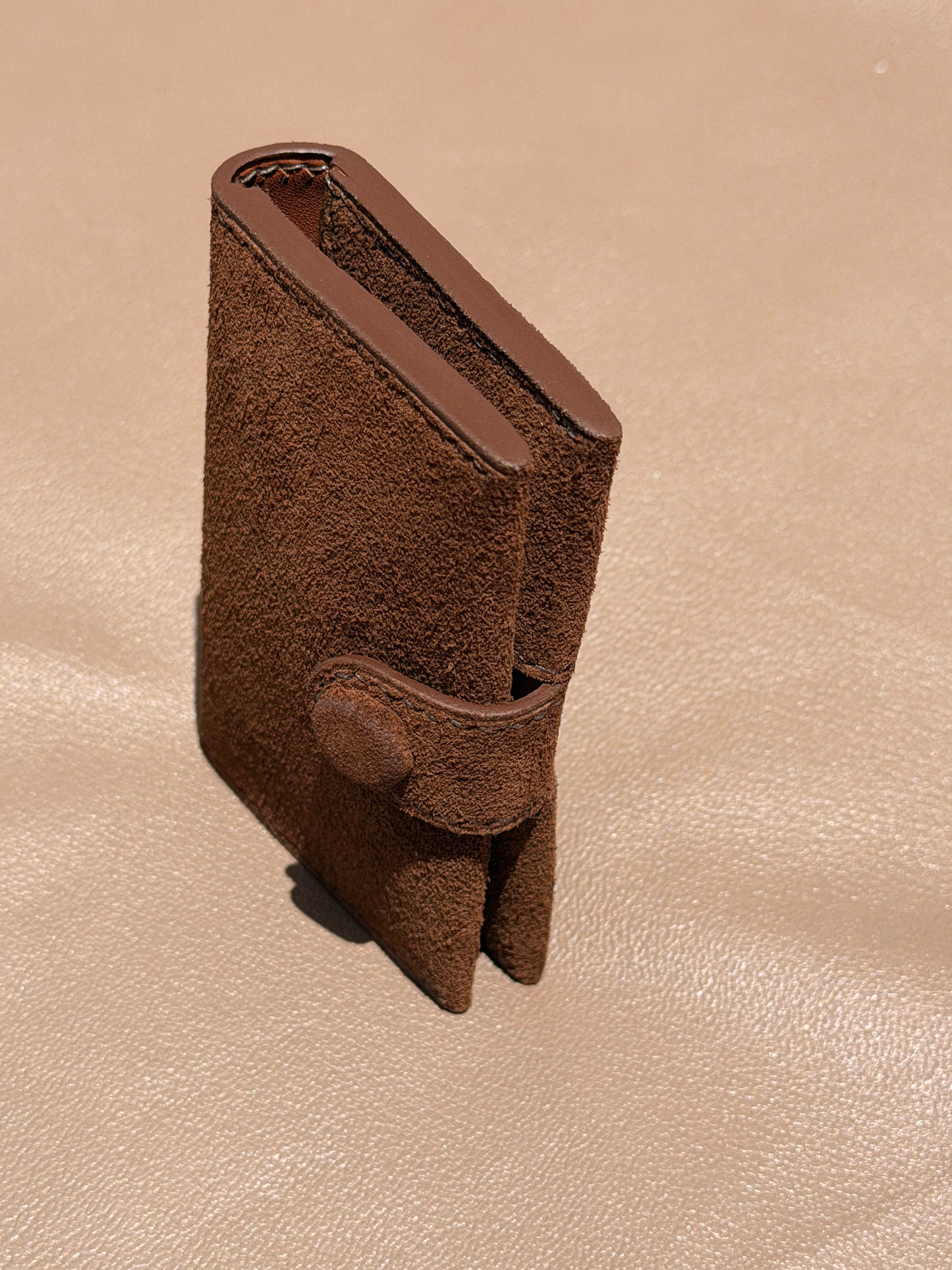 Bifold Cardholder Icare Suede Mocha