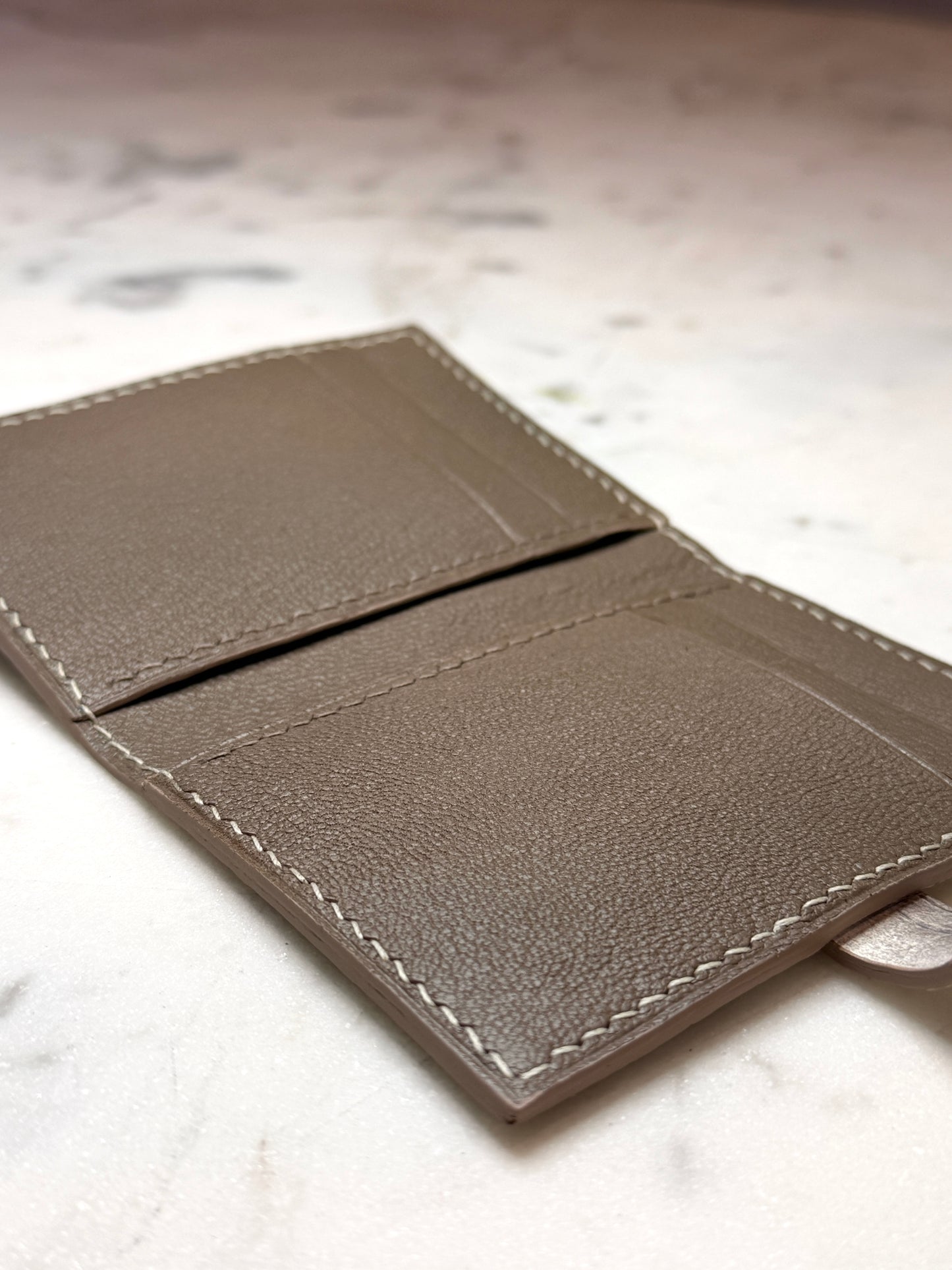 Bifold 6 pockets Arya in Himalaya matte crocodile