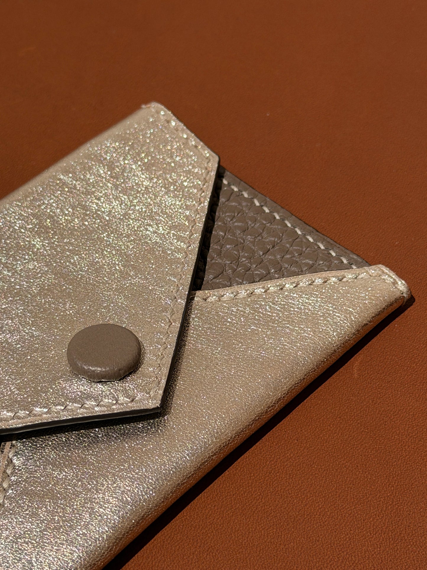 Enveloppe Cardholder Gold Lambskin & Taupe