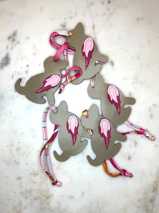 Dog charms in beige calfskin and pink goat skin