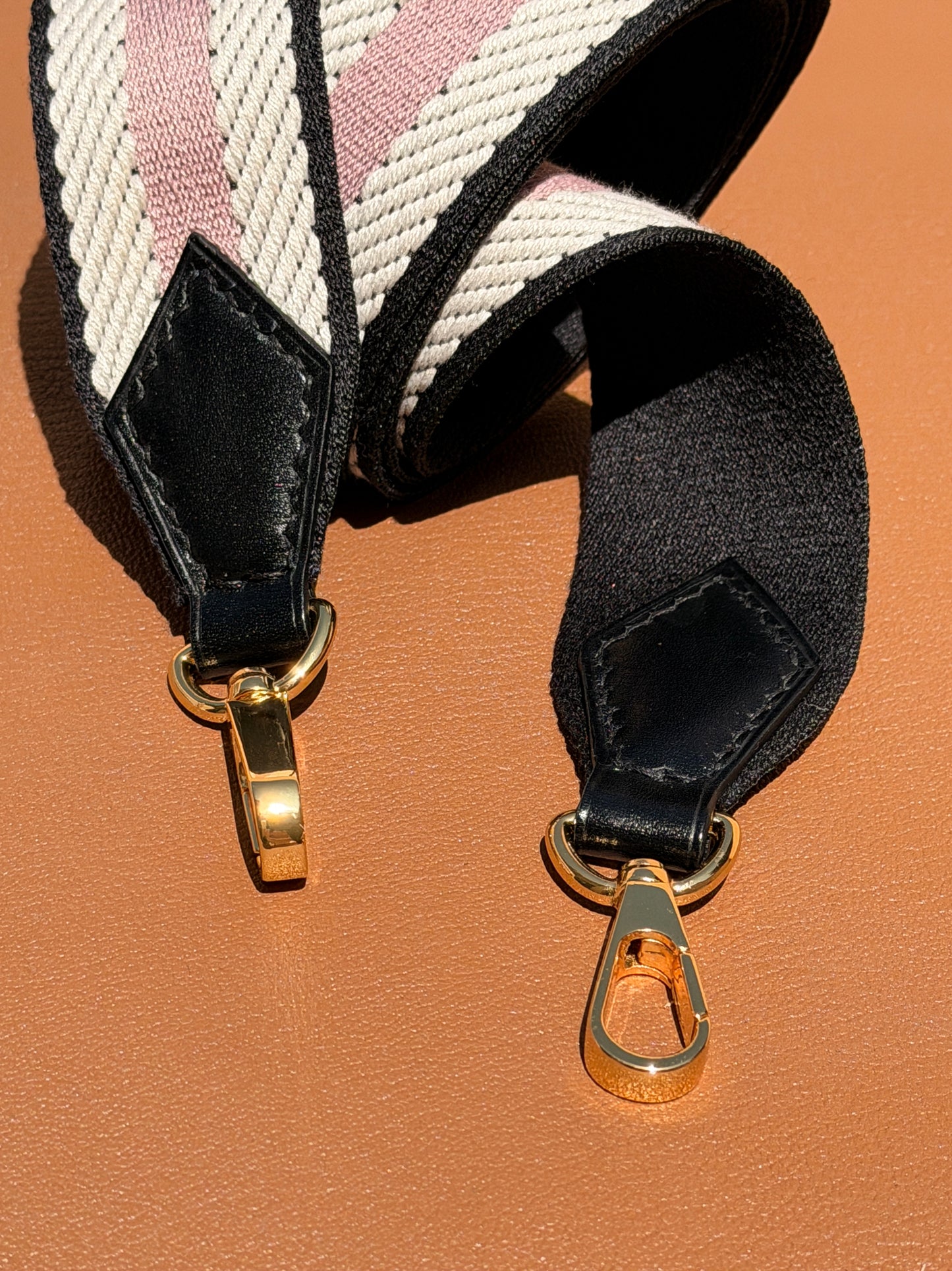 Chevron Single strap Black