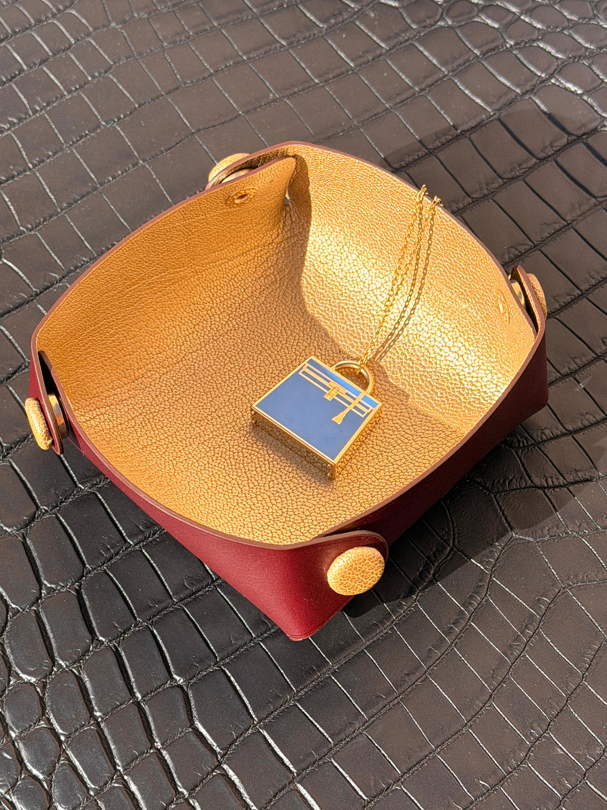 Horizon Snap Valet Cherry Box & Gold Goat Leather