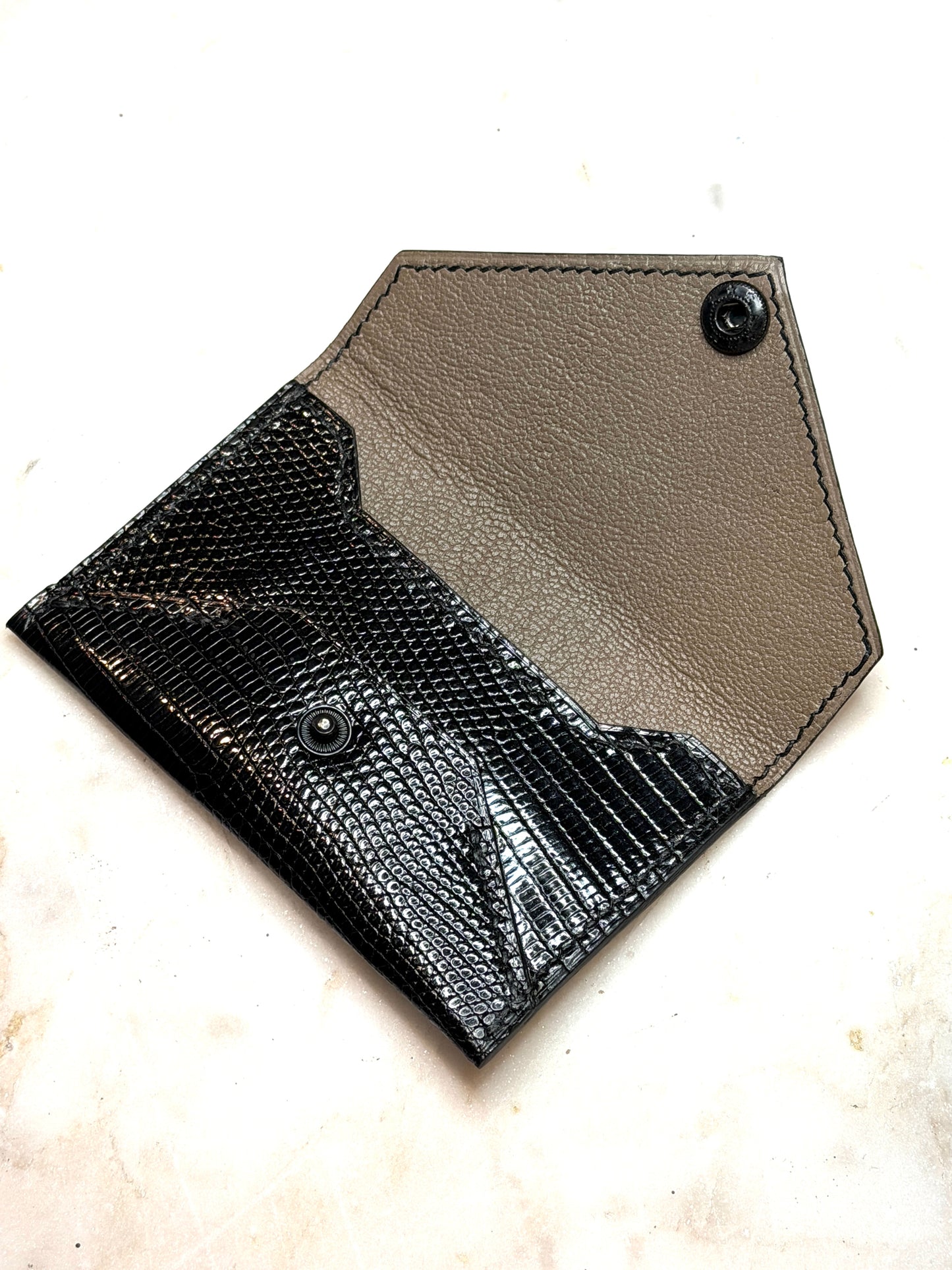 Enveloppe cardholder snap black lizard