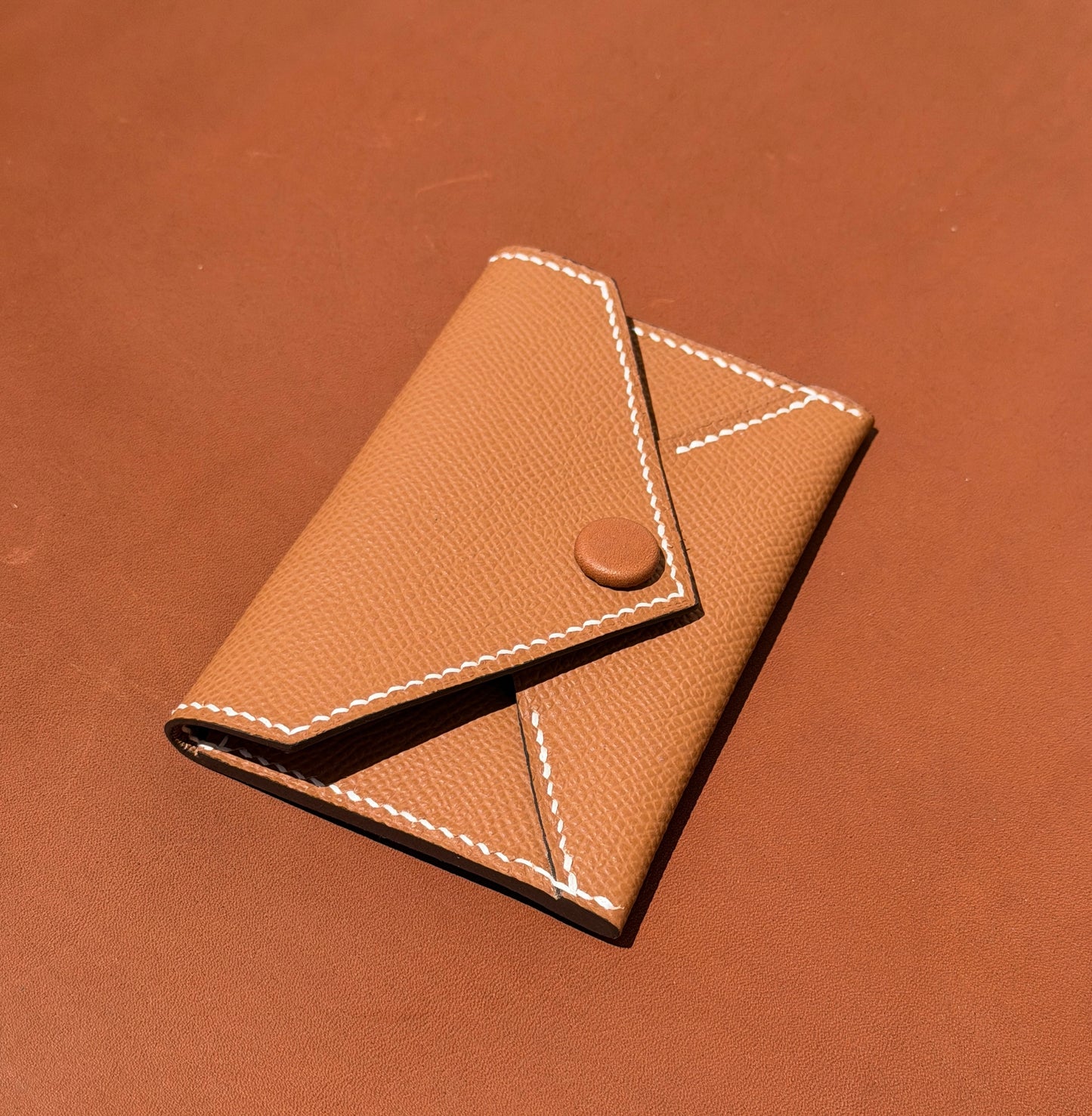 Enveloppe Cardholder Epsom hazelnut & Goat
