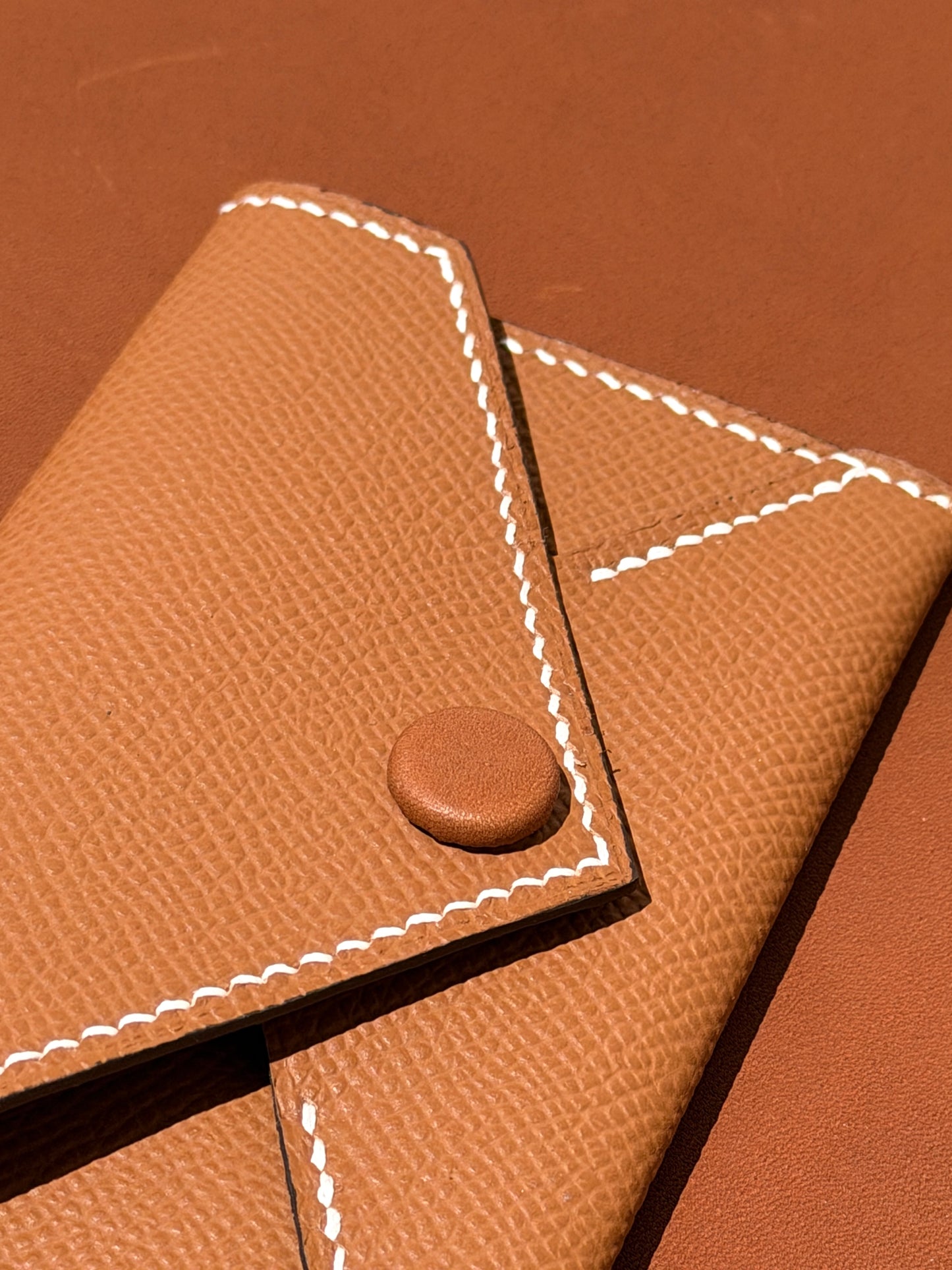 Enveloppe Cardholder Epsom hazelnut & Goat