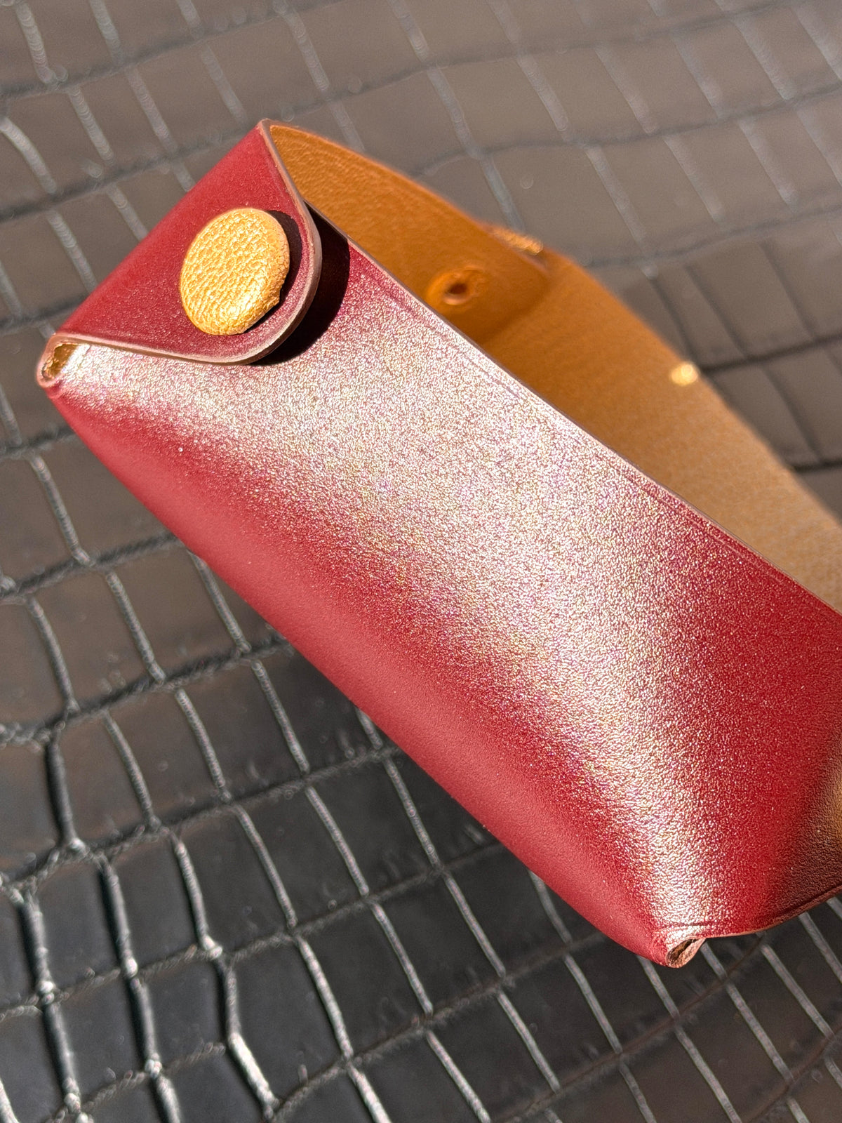 Horizon Snap Valet Cherry Box & Gold Goat Leather