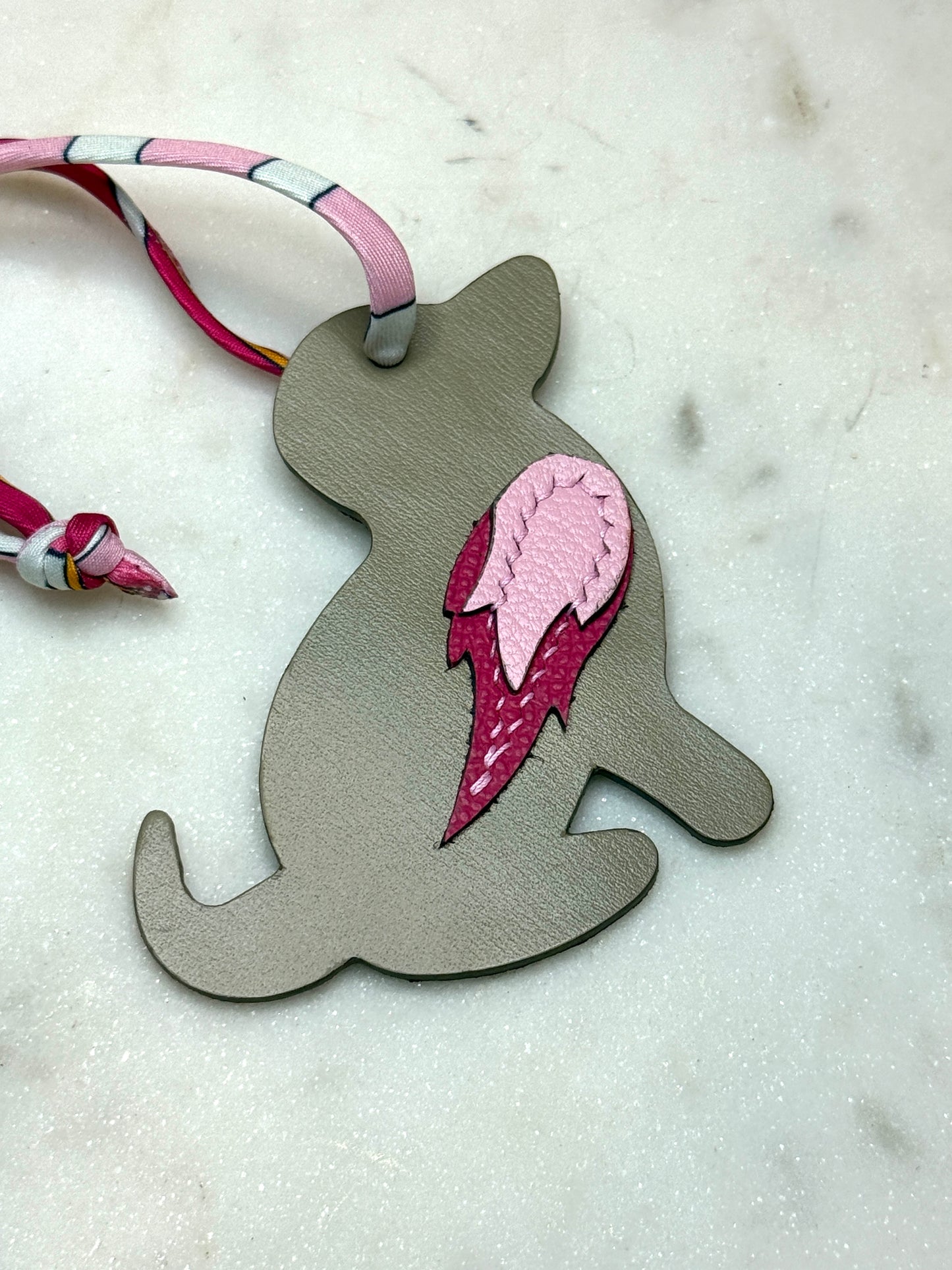 Dog charms in beige calfskin and pink goat skin