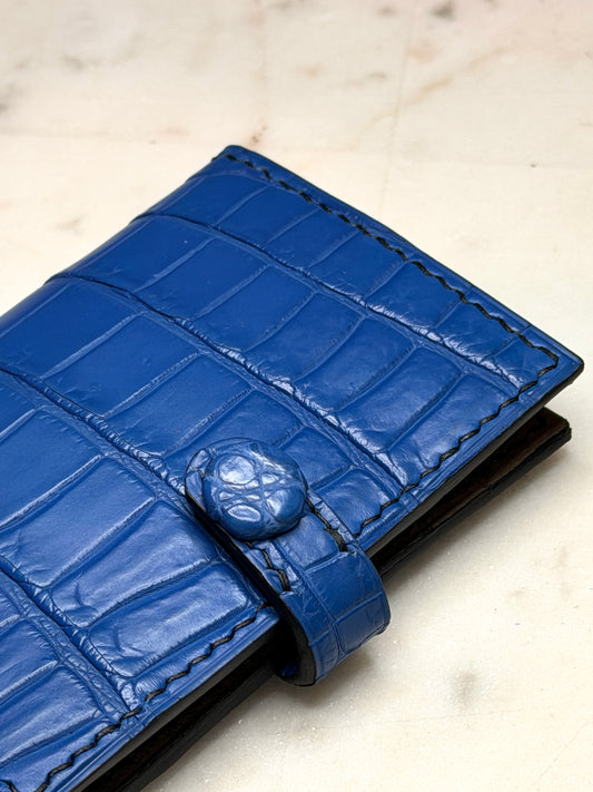 Bifold 6 pockets Arya blue matte crocodile