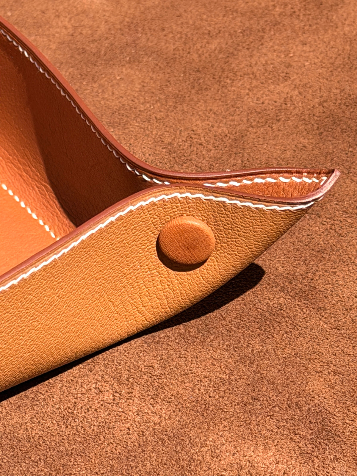 Vide Poche Hazelnut Barenia Leather with covered Snaps