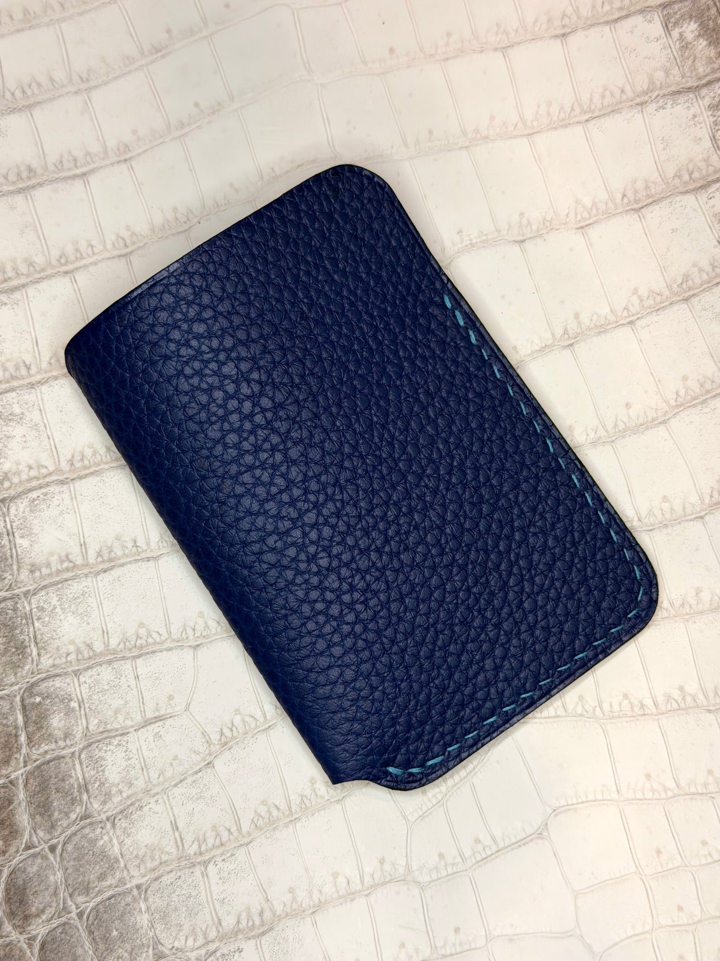 The Minimalist Bleu Nuit
