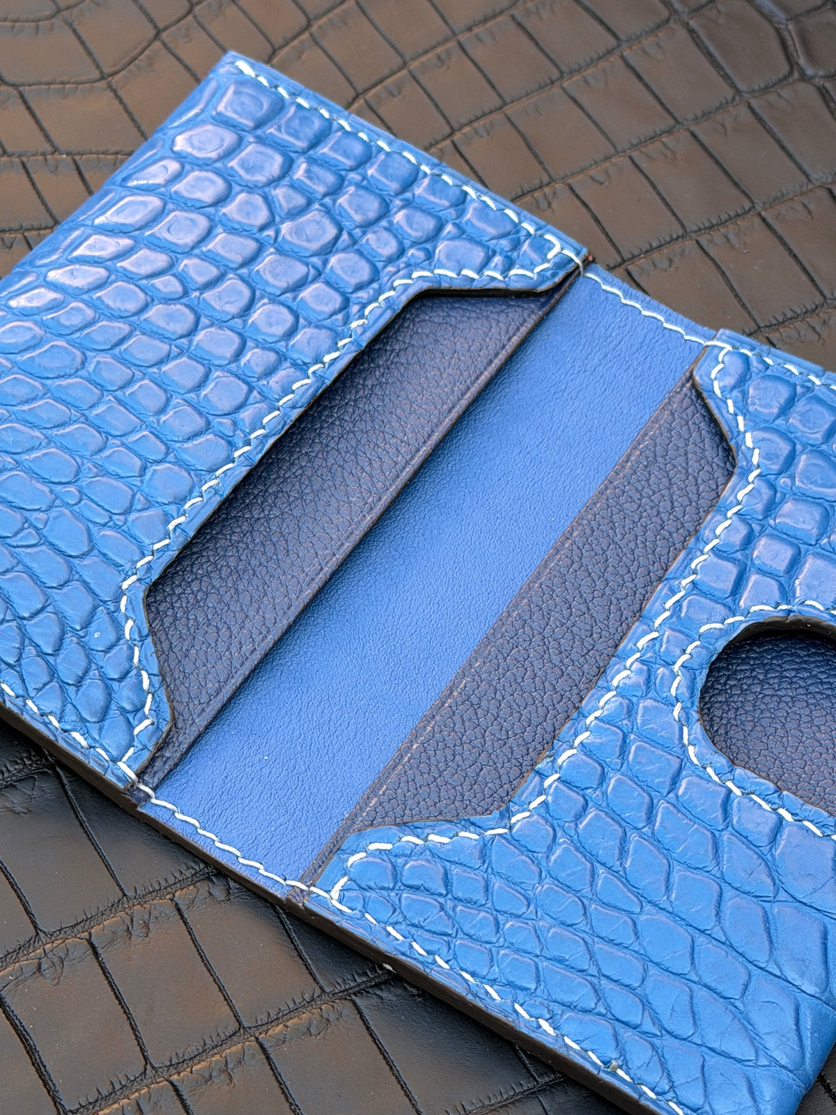 Bifold cardholder Bleu Roi Matte Crocodile