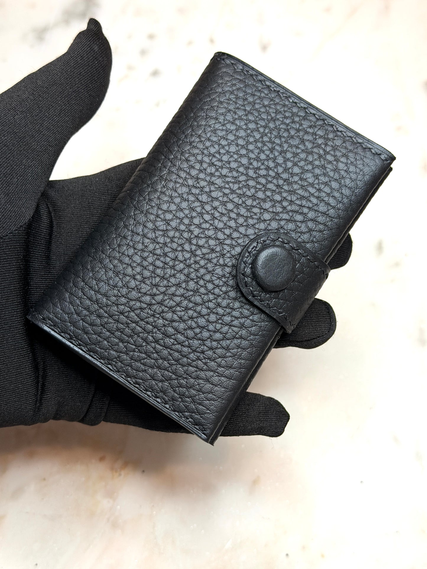 Bifold cardholder Icare Togo noir