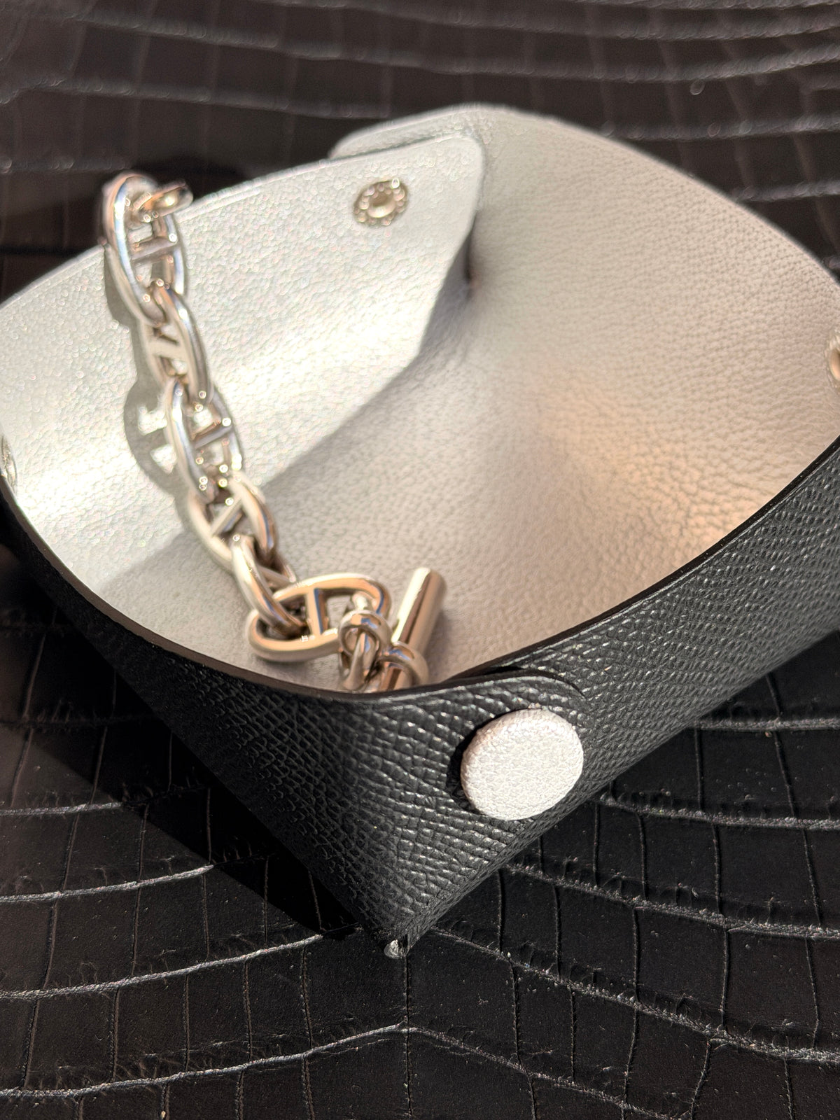 Horizon Snap Valet Black Epson & Silver goat