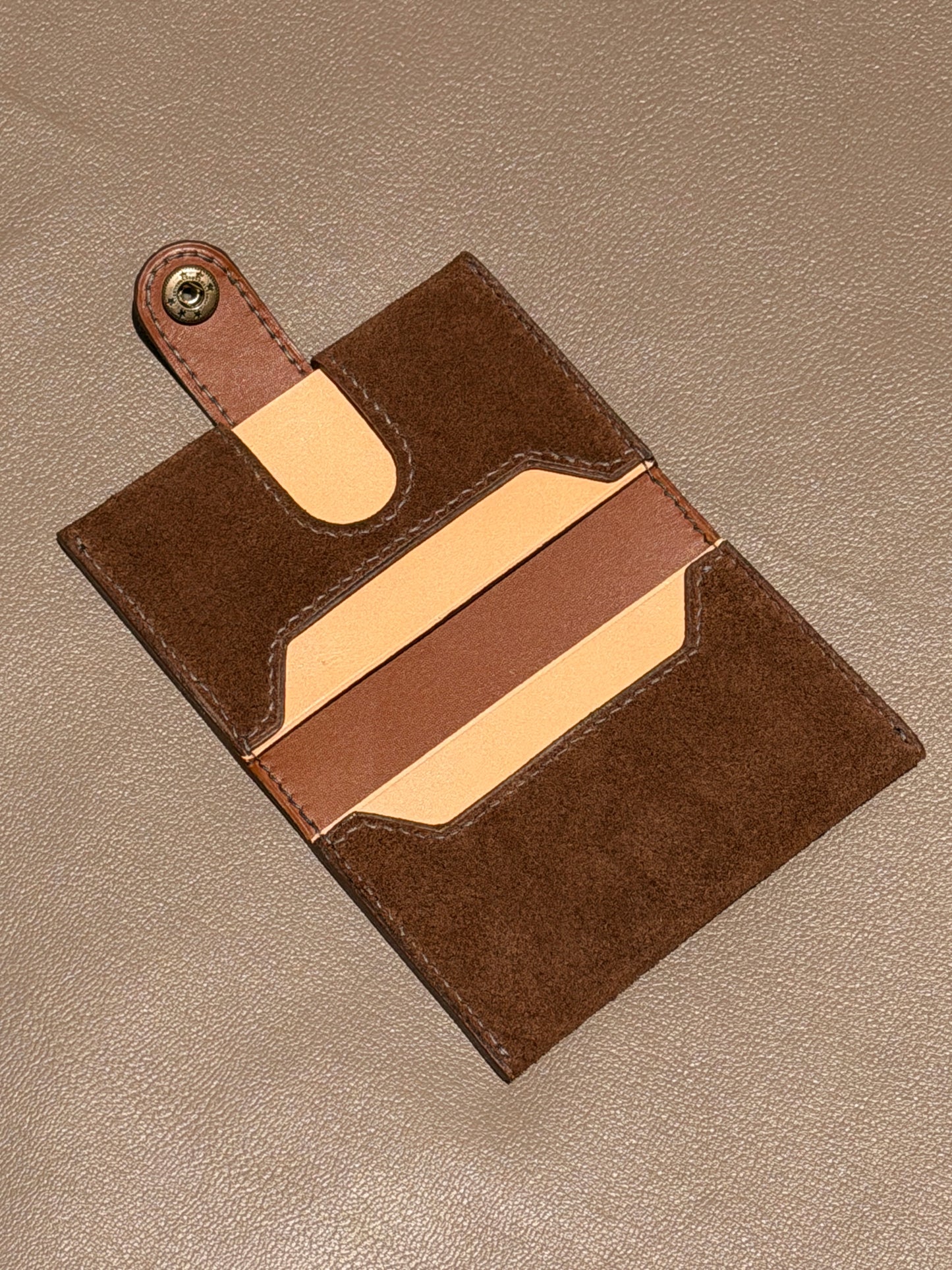 Bifold Cardholder Icare Suede Mocha