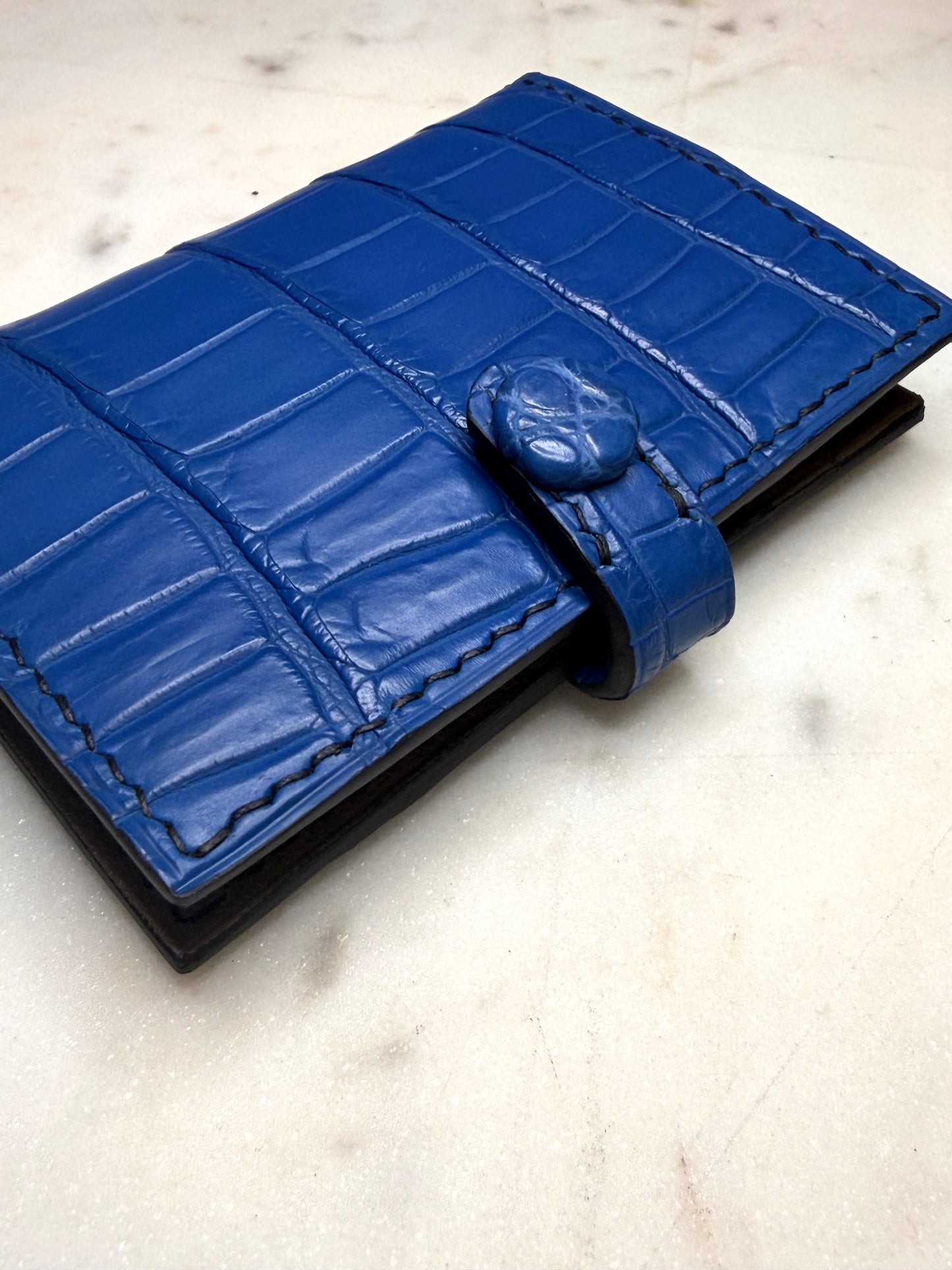 Bifold 6 pockets Arya Bleu Electric Matte Crocodile