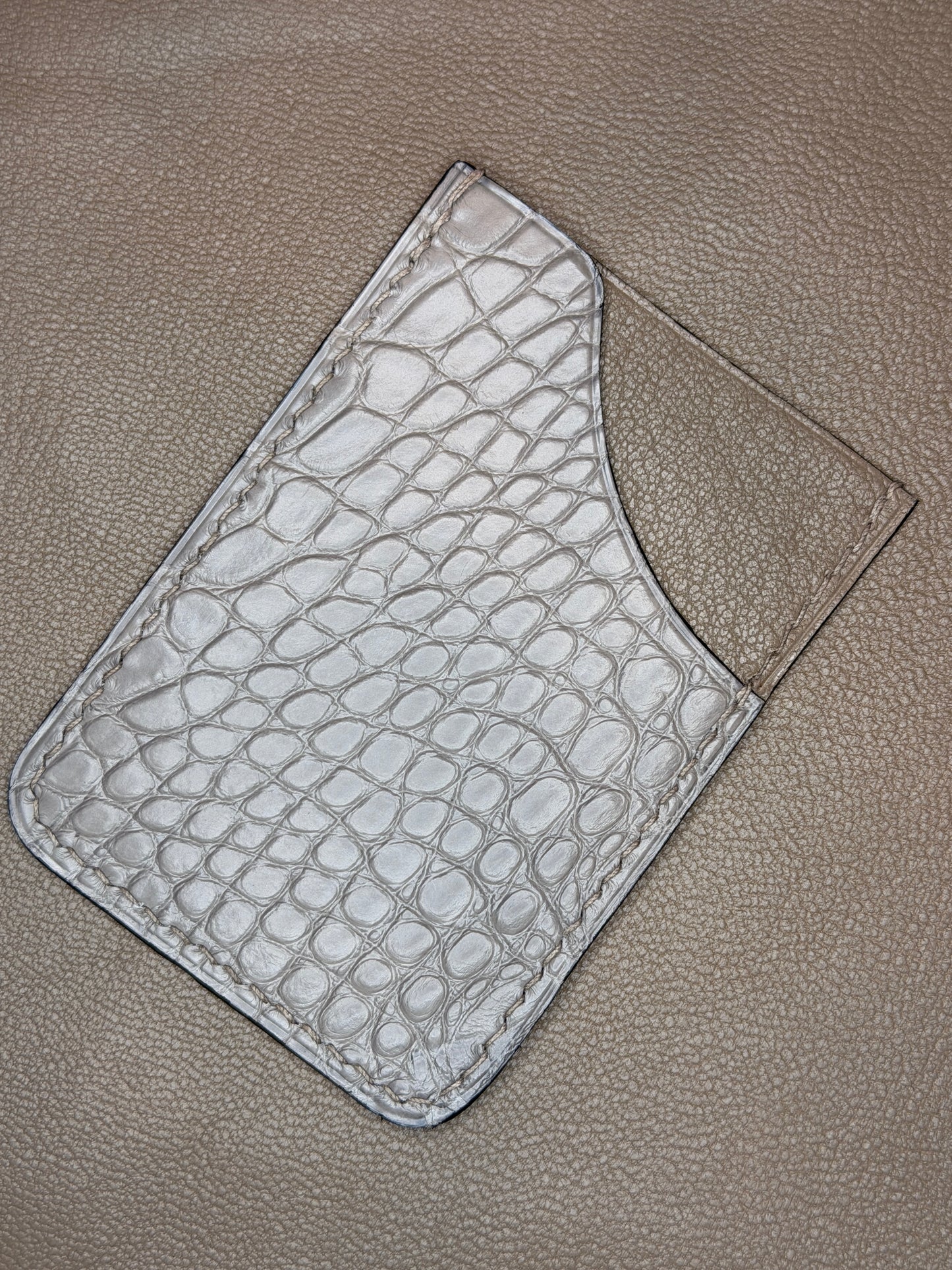 April cardholder crocodile beton