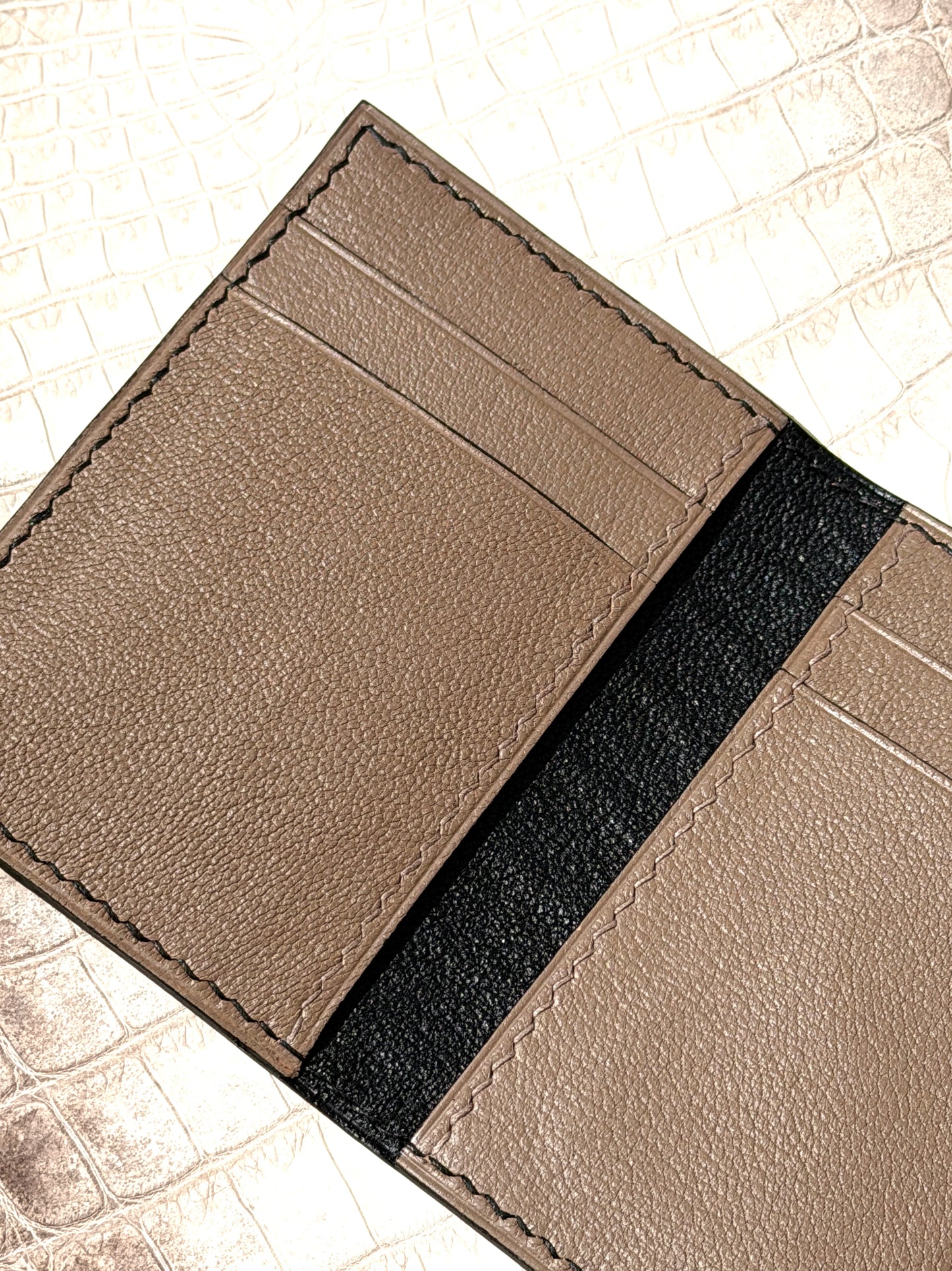 Bifold 6 Pockets Arya Black Matte Crocodile