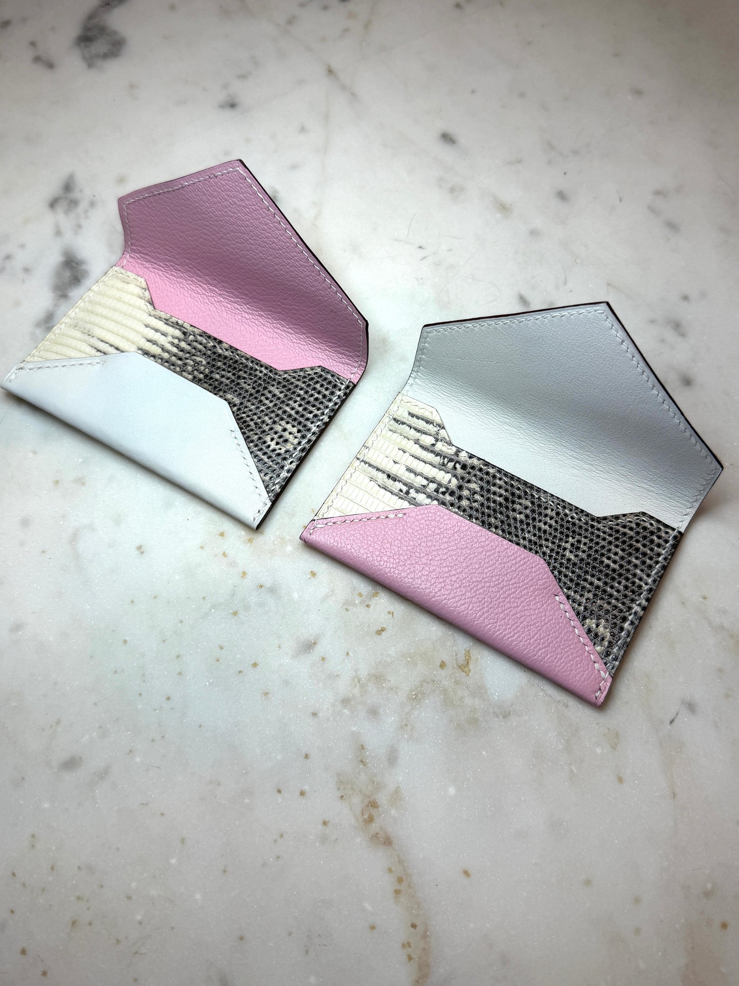 Enveloppe cardholder lizard, chèvre and calfskin leather.