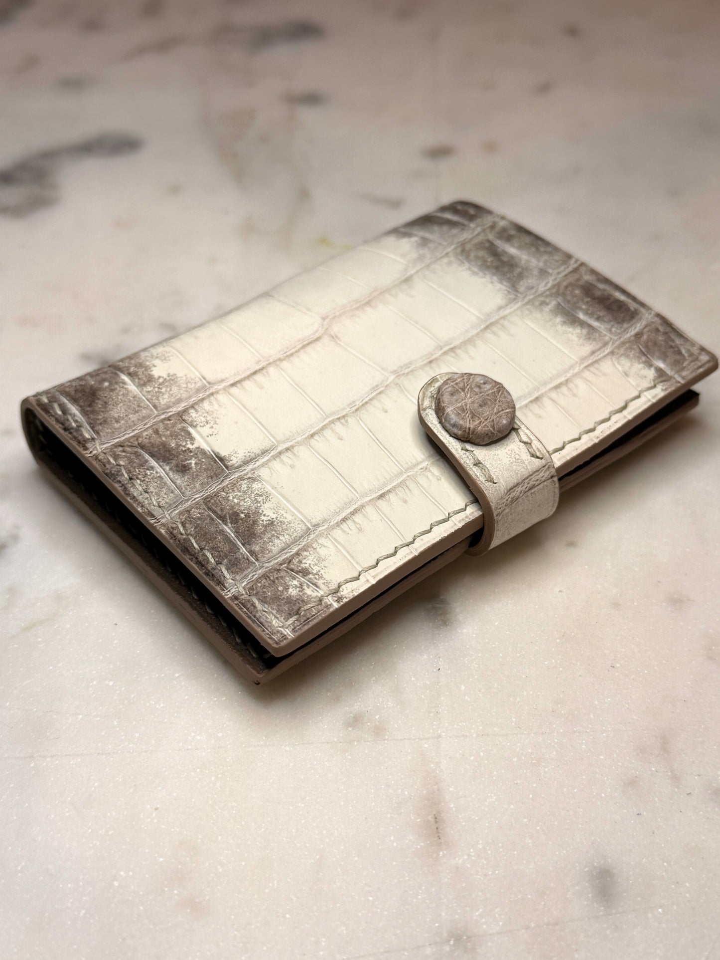 Bifold 6 pockets Arya in Himalaya matte crocodile