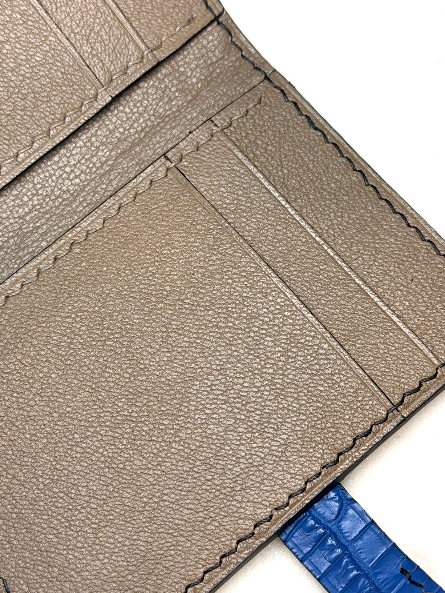 Bifold 6 pockets Arya Bleu Electric Matte Crocodile