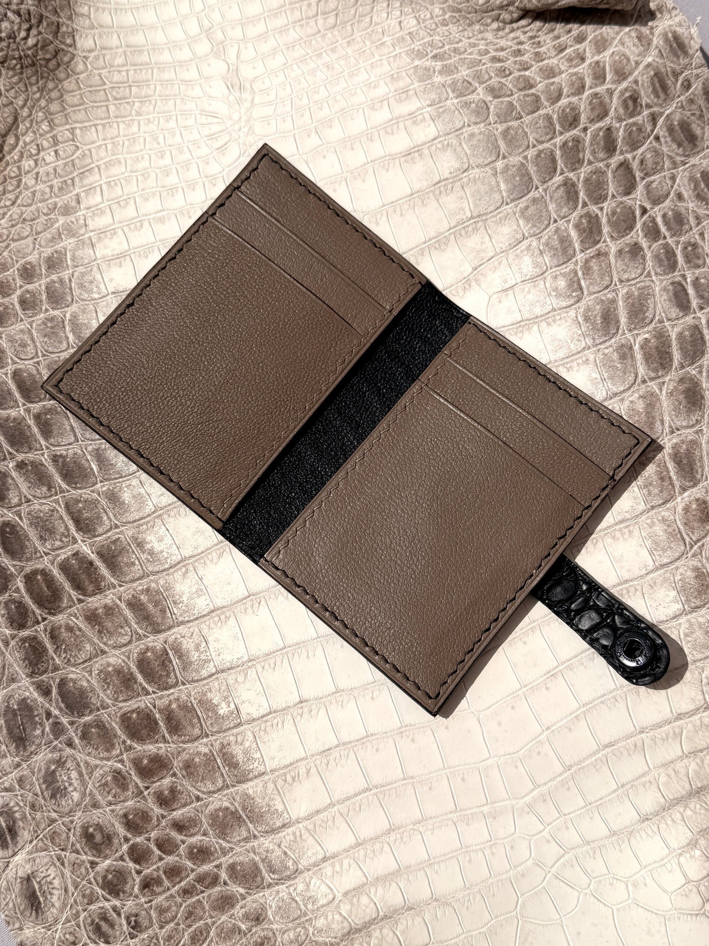Bifold 6 Pockets Arya Black Matte Crocodile