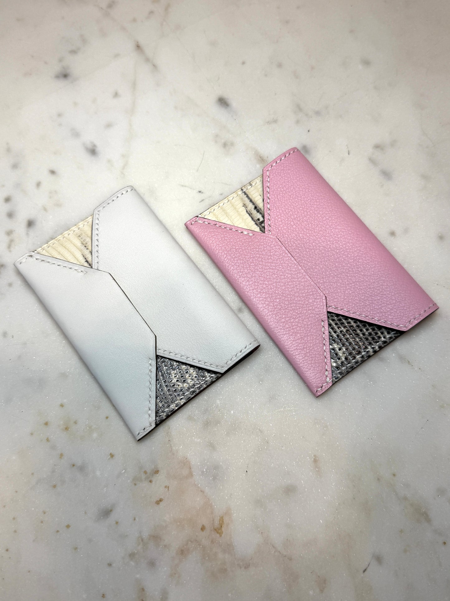 Enveloppe cardholder lizard, chèvre and calfskin leather.