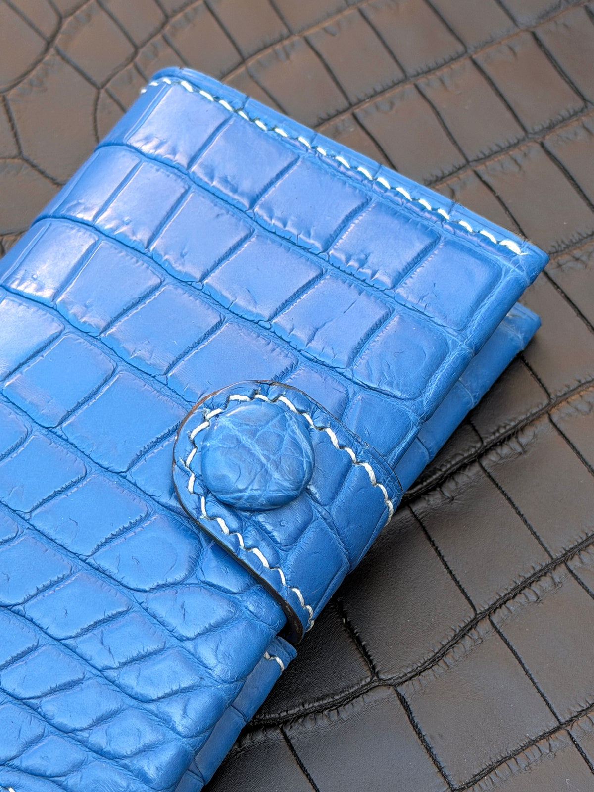 Bifold cardholder Bleu Roi Matte Crocodile