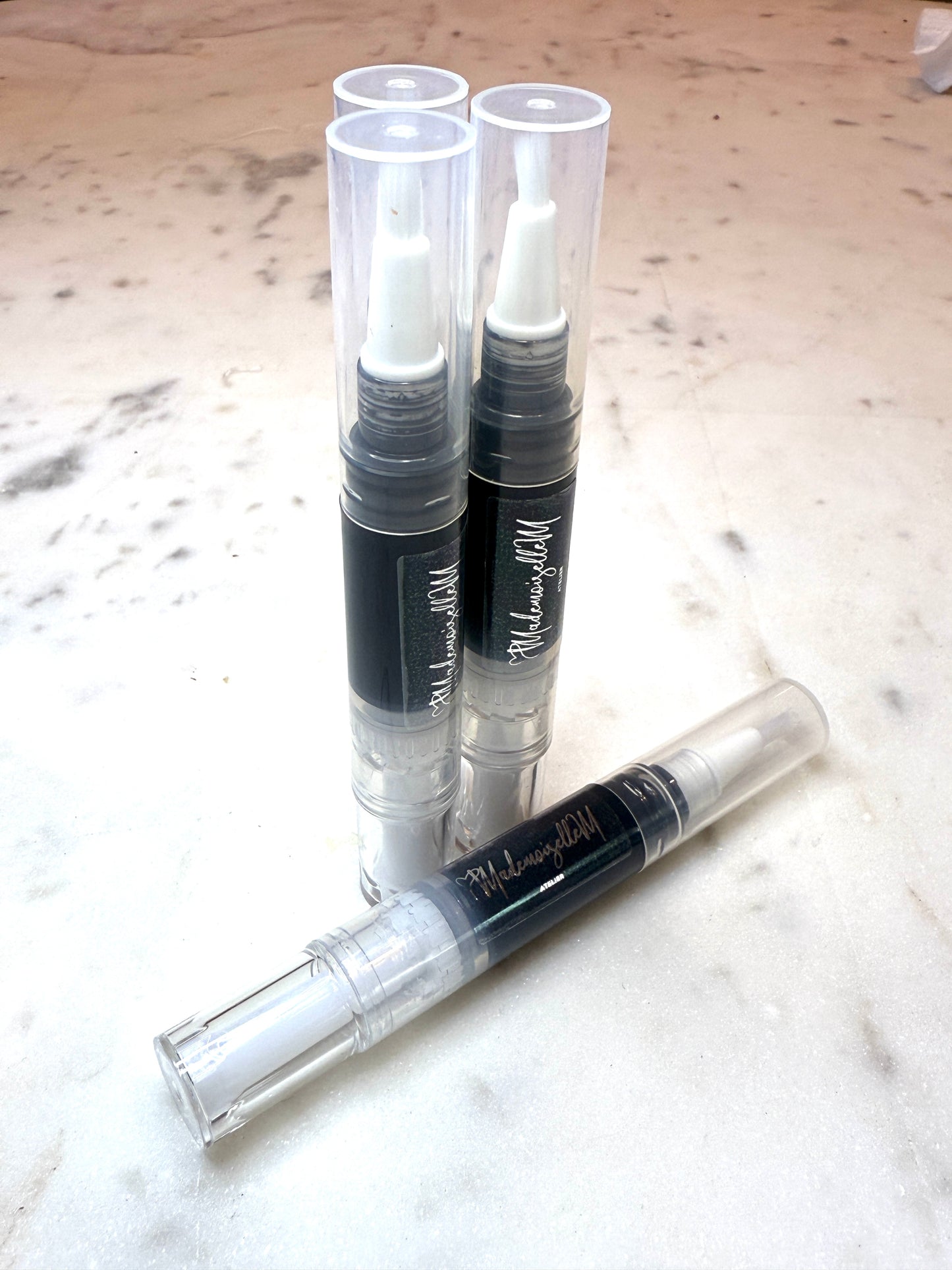 Leather Restoring Black Pens