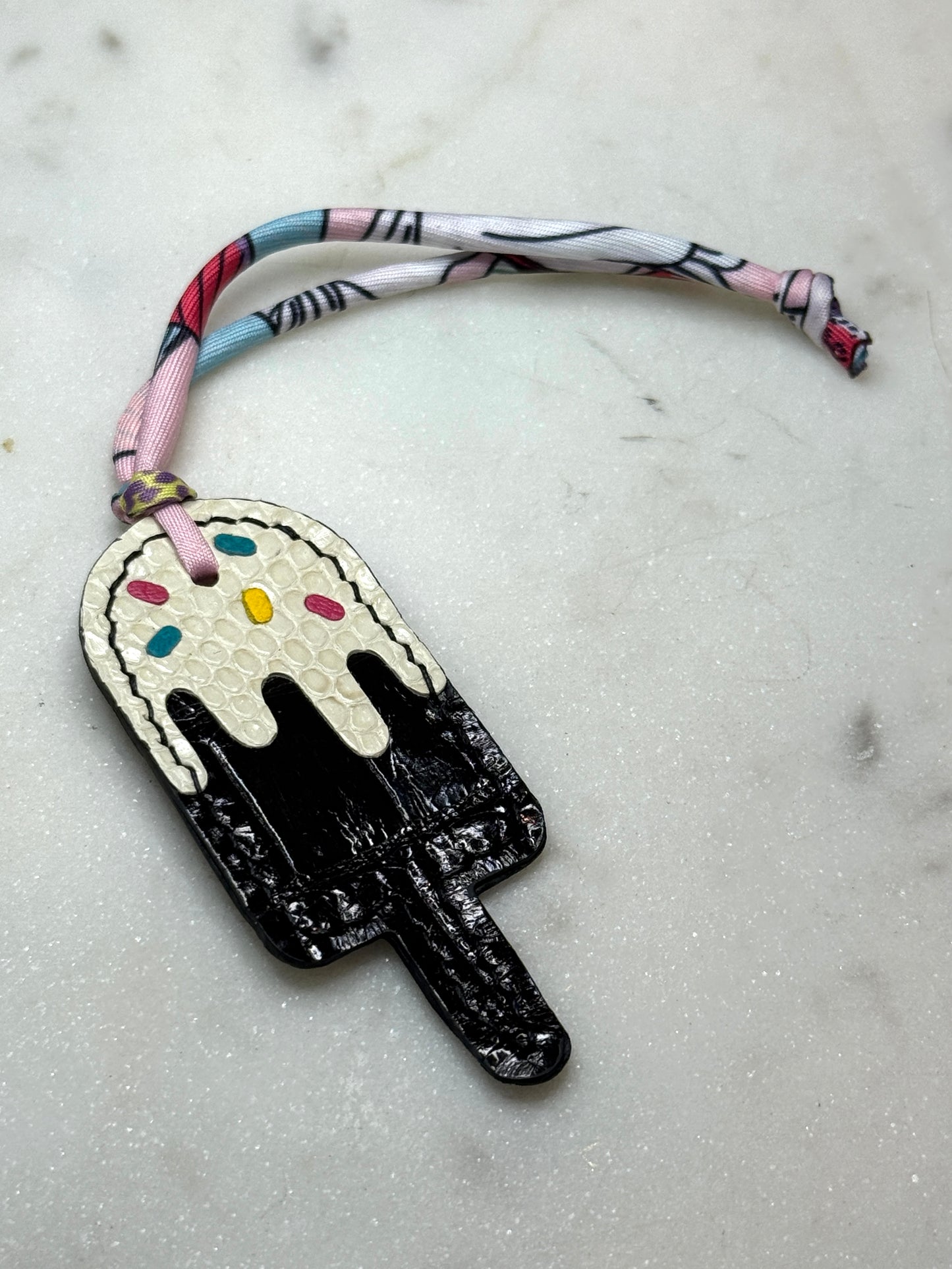 Popsicles shinny black crocodile and white lizard