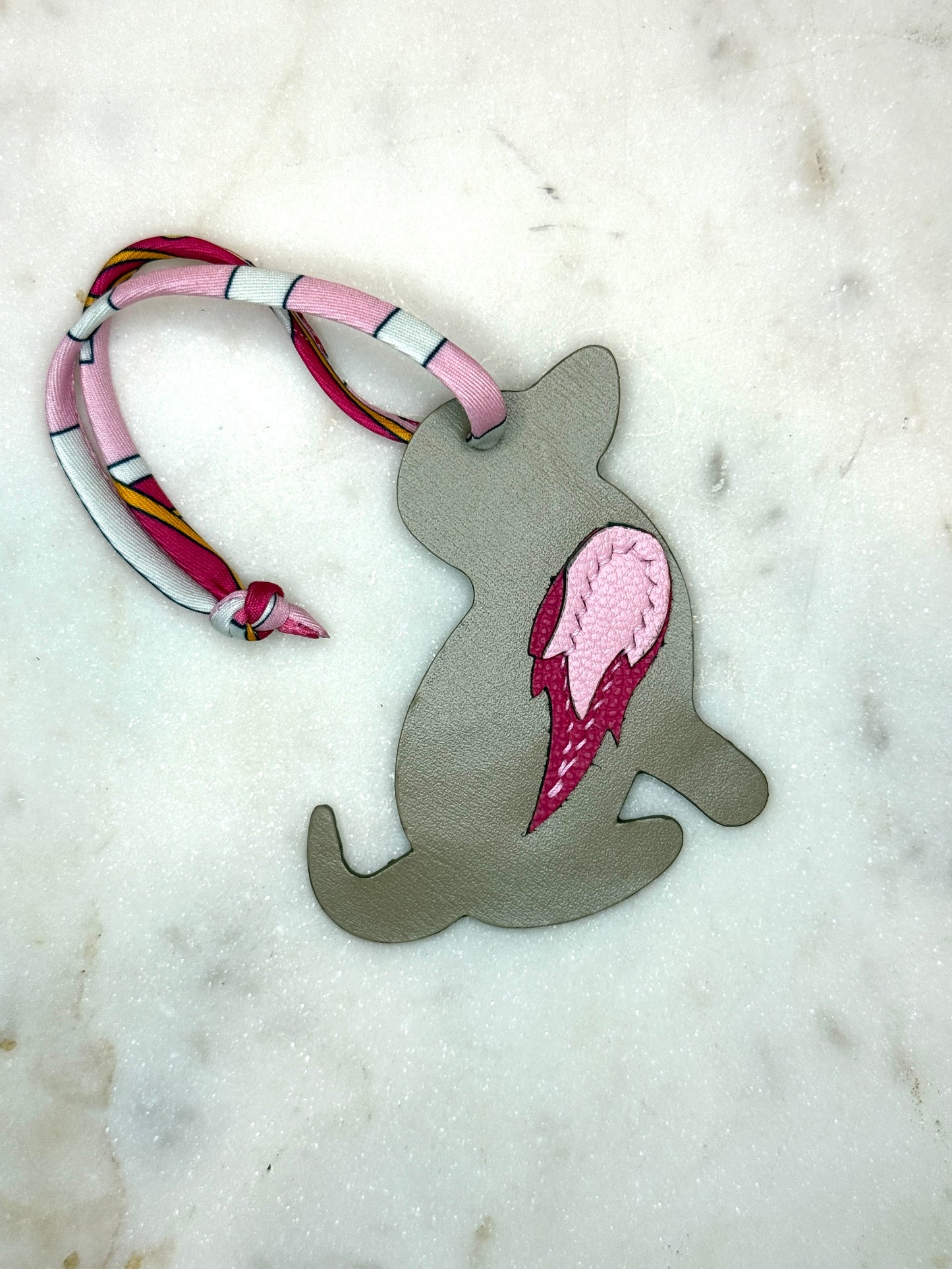 Dog charms in beige calfskin and pink goat skin