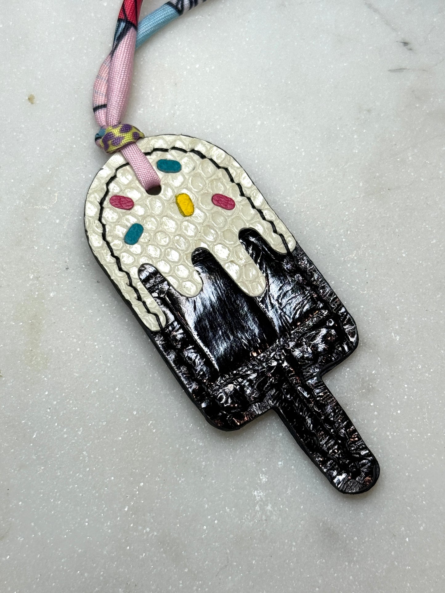 Popsicles shinny black crocodile and white lizard