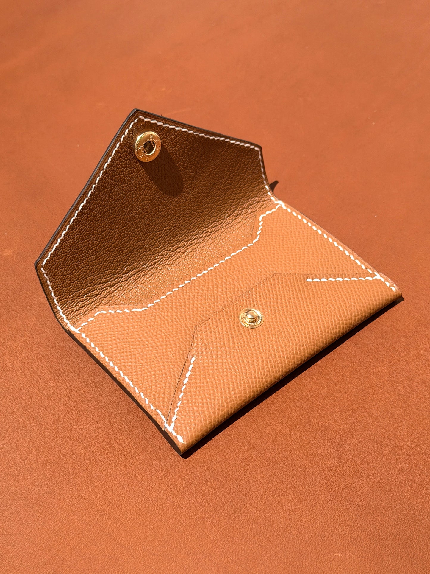 Enveloppe Cardholder Epsom hazelnut & Goat