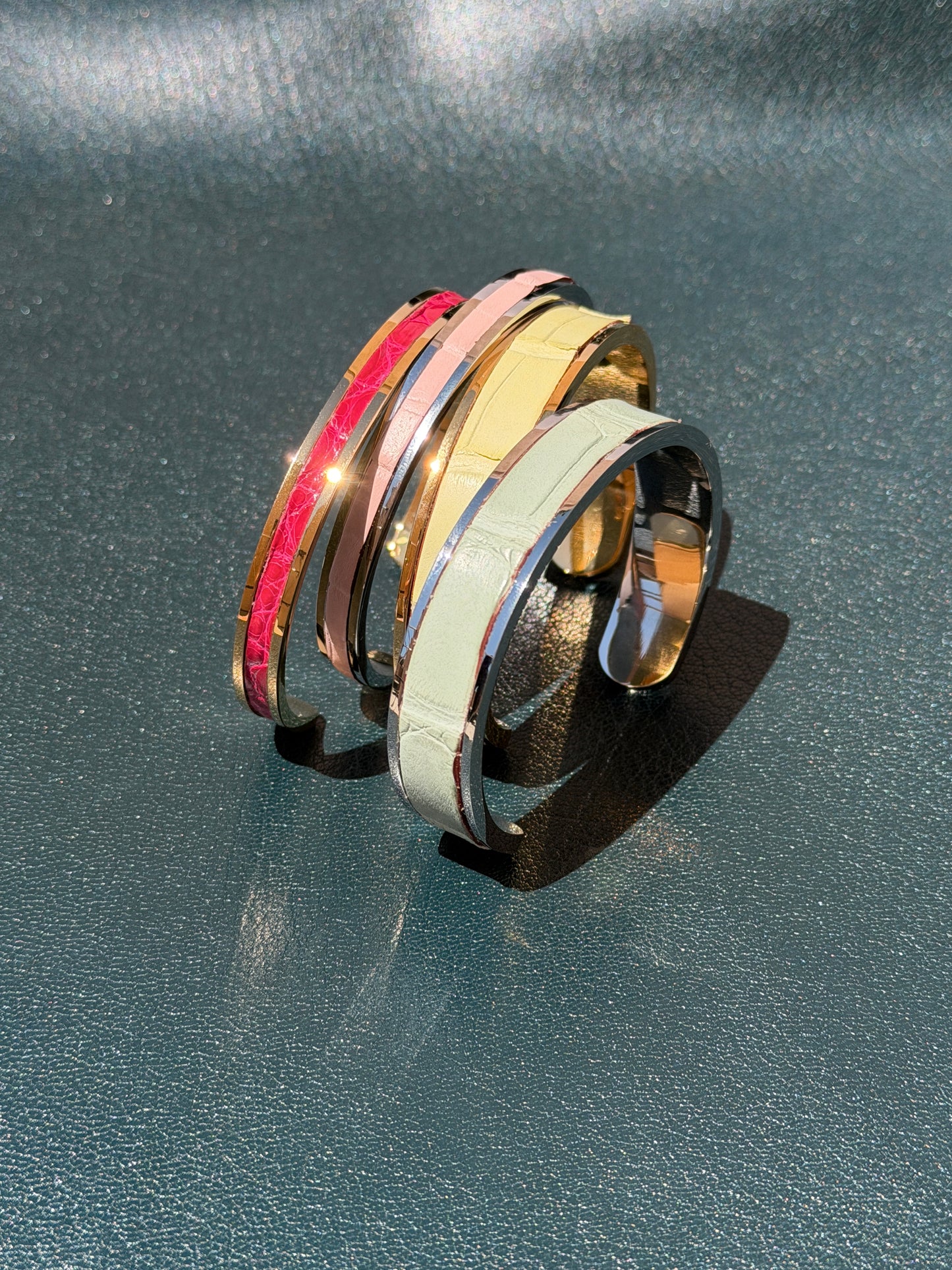 Nomad Bracelet Electric Pink Shiny Crocodile