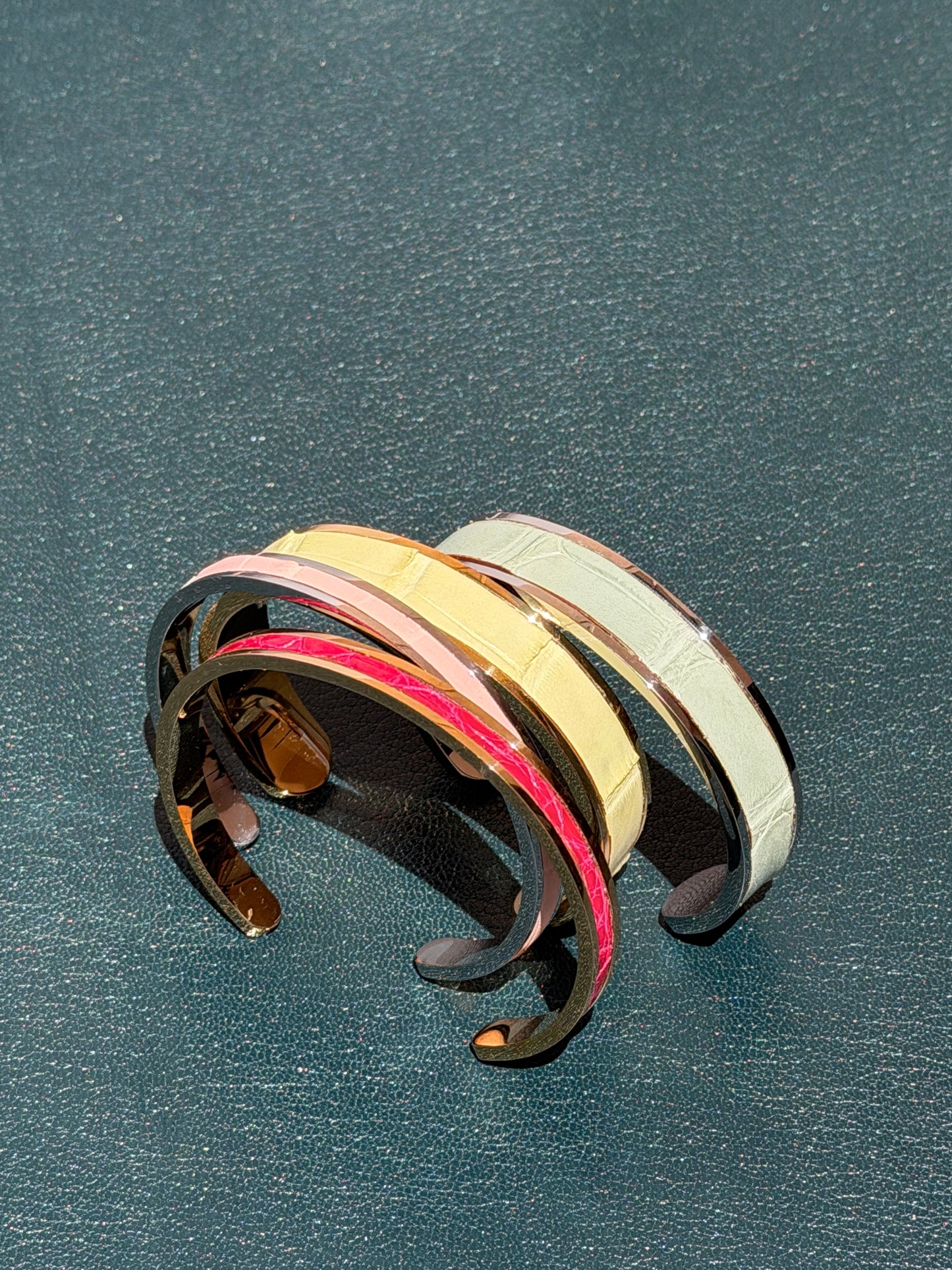 Nomad Bracelet Electric Pink Shiny Crocodile
