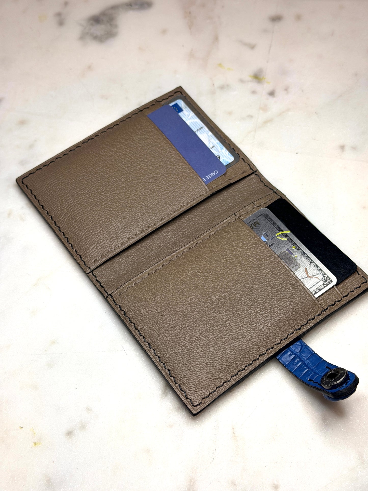 Bifold 6 pockets Arya Bleu Electric Matte Crocodile