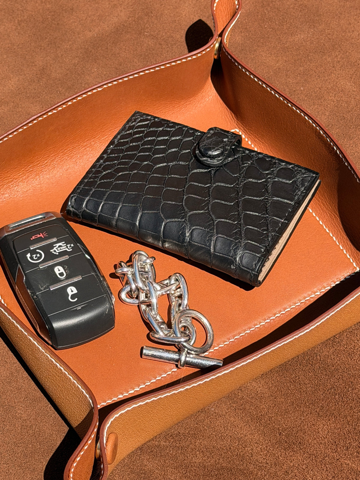 Vide Poche Hazelnut Barenia Leather with covered Snaps