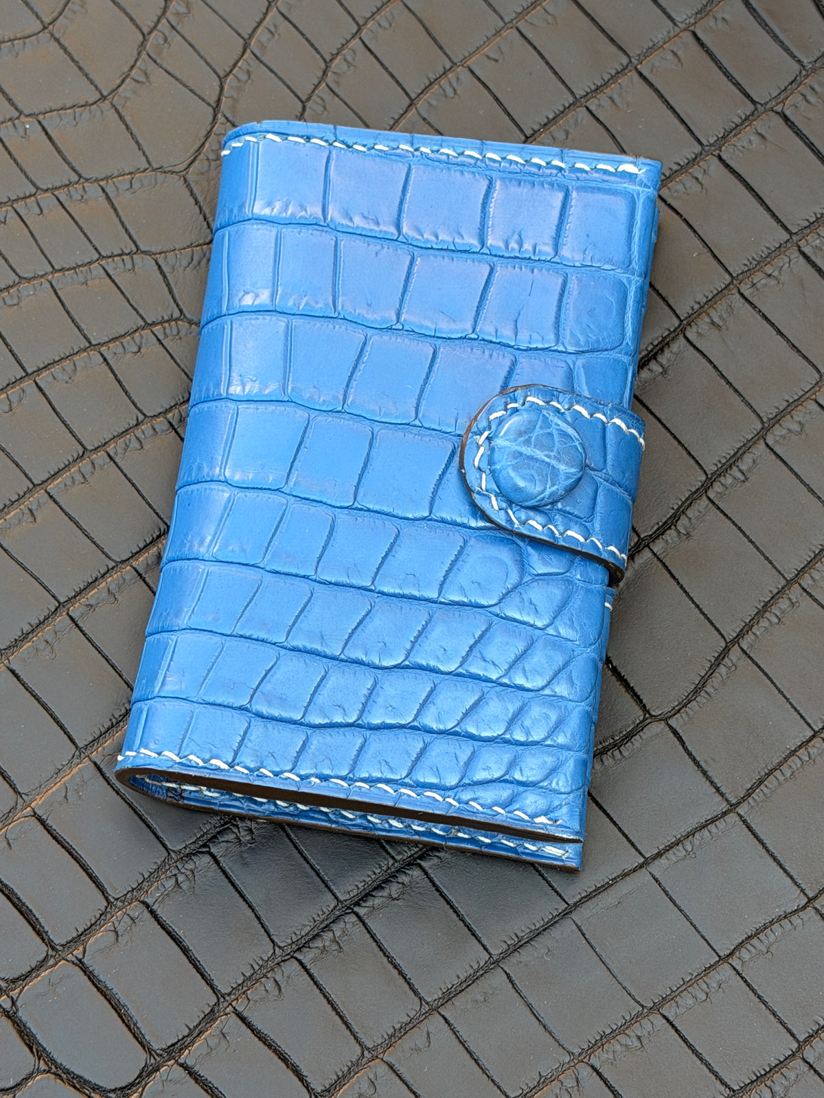 Bifold cardholder Bleu Roi Matte Crocodile