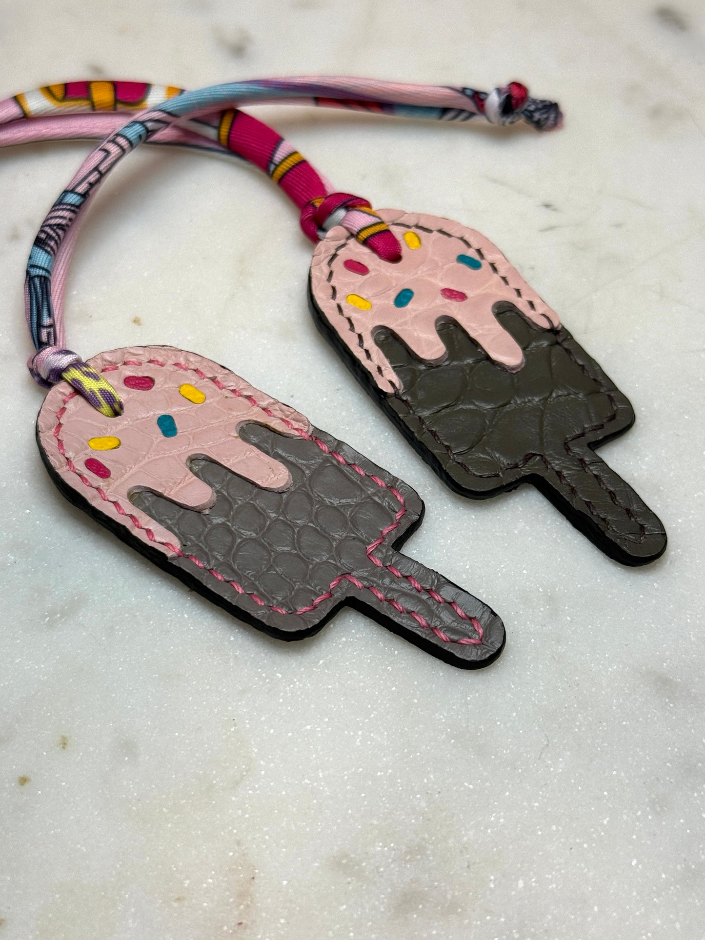 Popsicles matte crocodile grey and pink