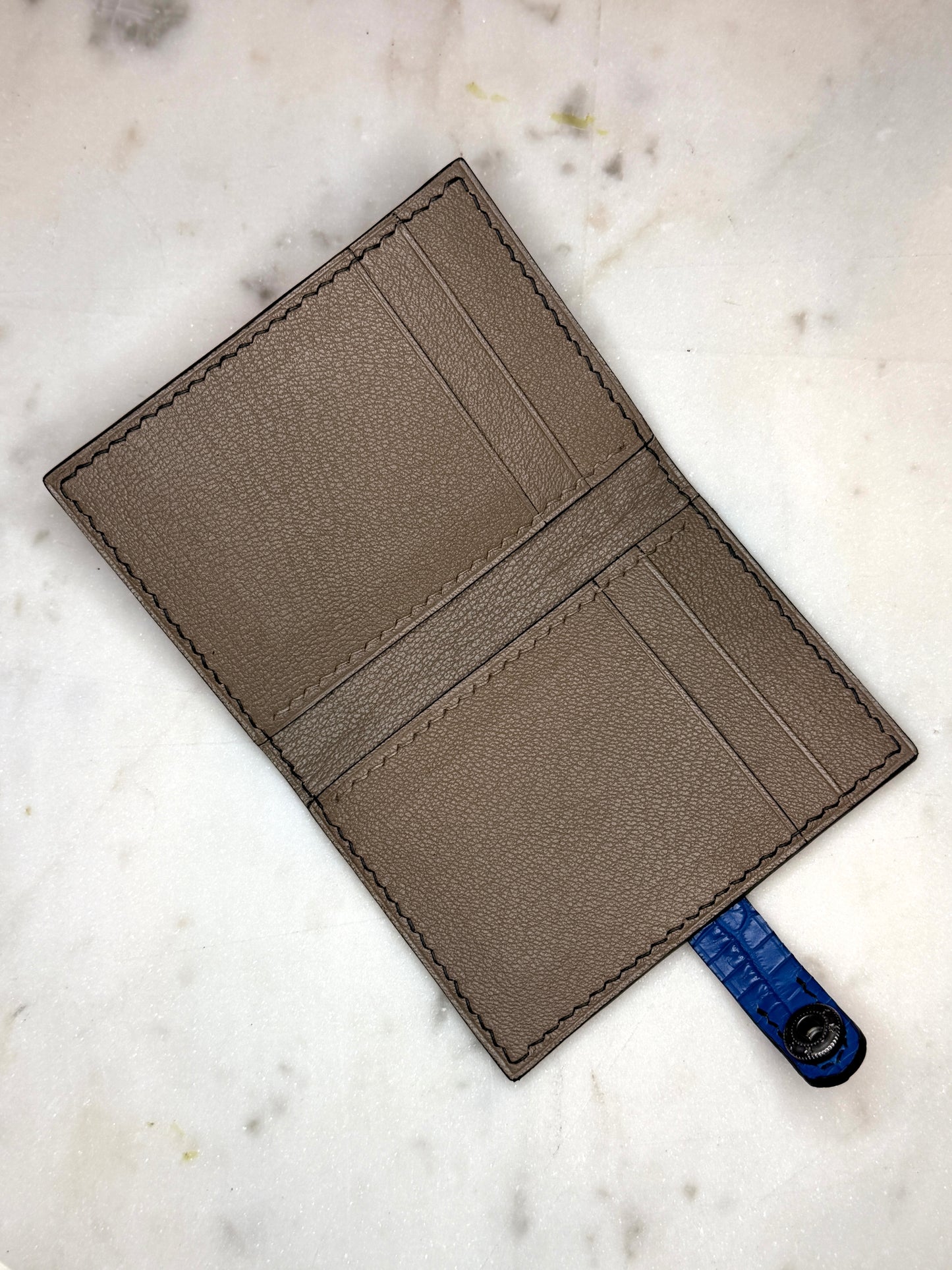 Bifold 6 pockets Arya Bleu Electric Matte Crocodile
